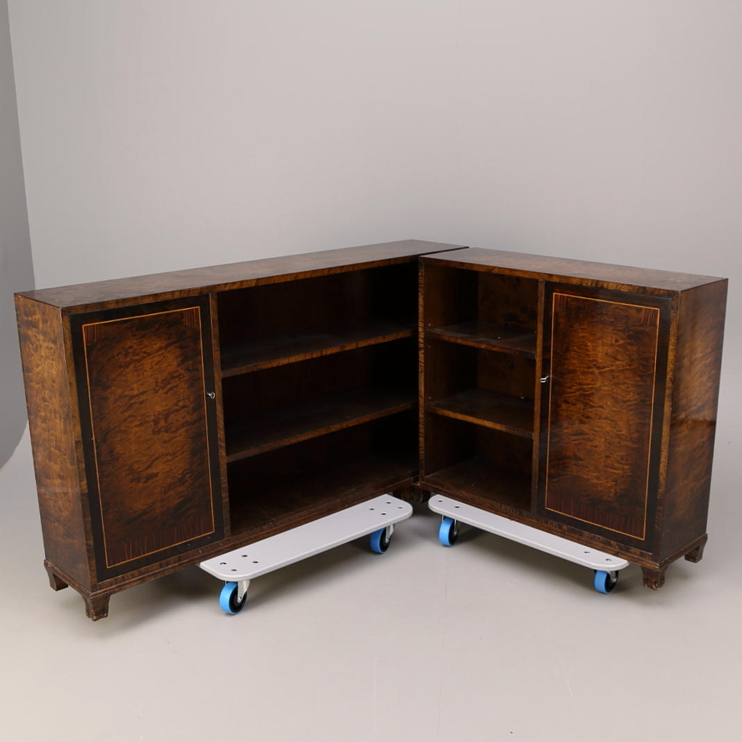 HYLLOR ett par, mörkbetsad björk, 1920-/30-tal.