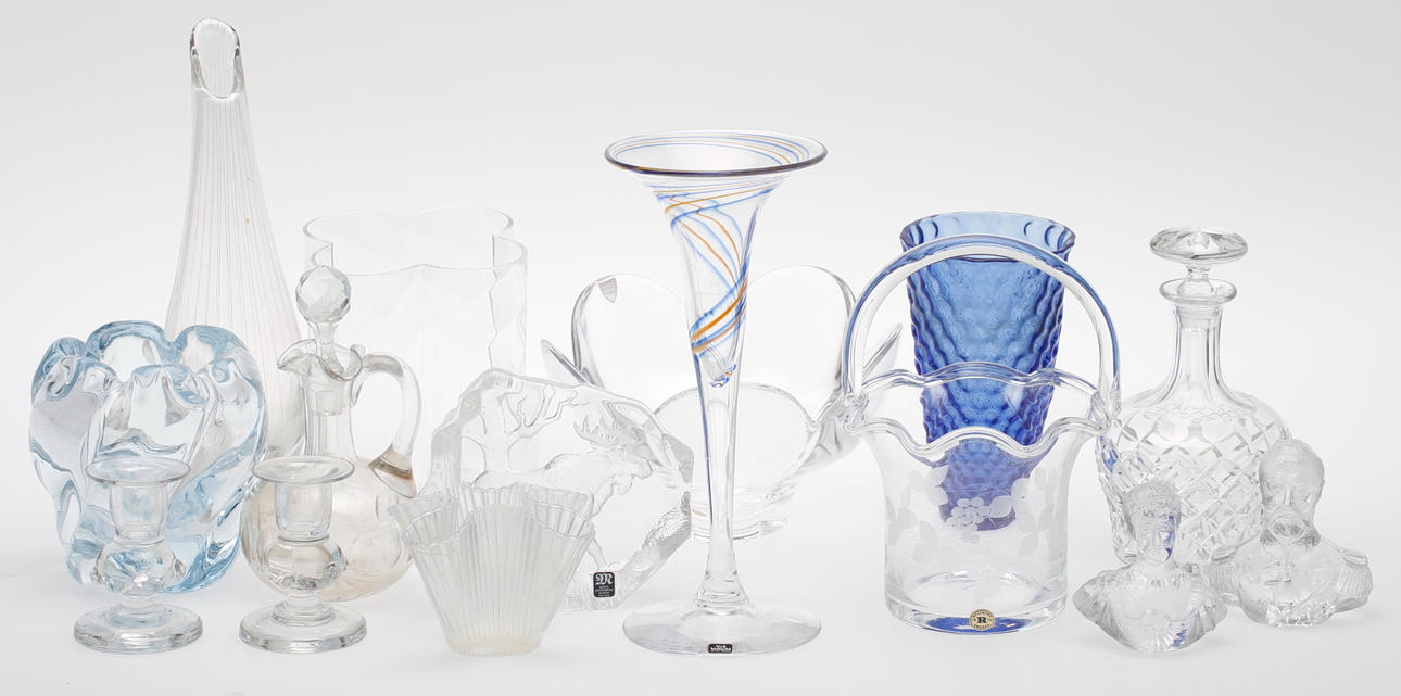 GLASFÖREMÅL, 15 delar, bl.a. Kosta Boda, Orrefors, Reijmyre.