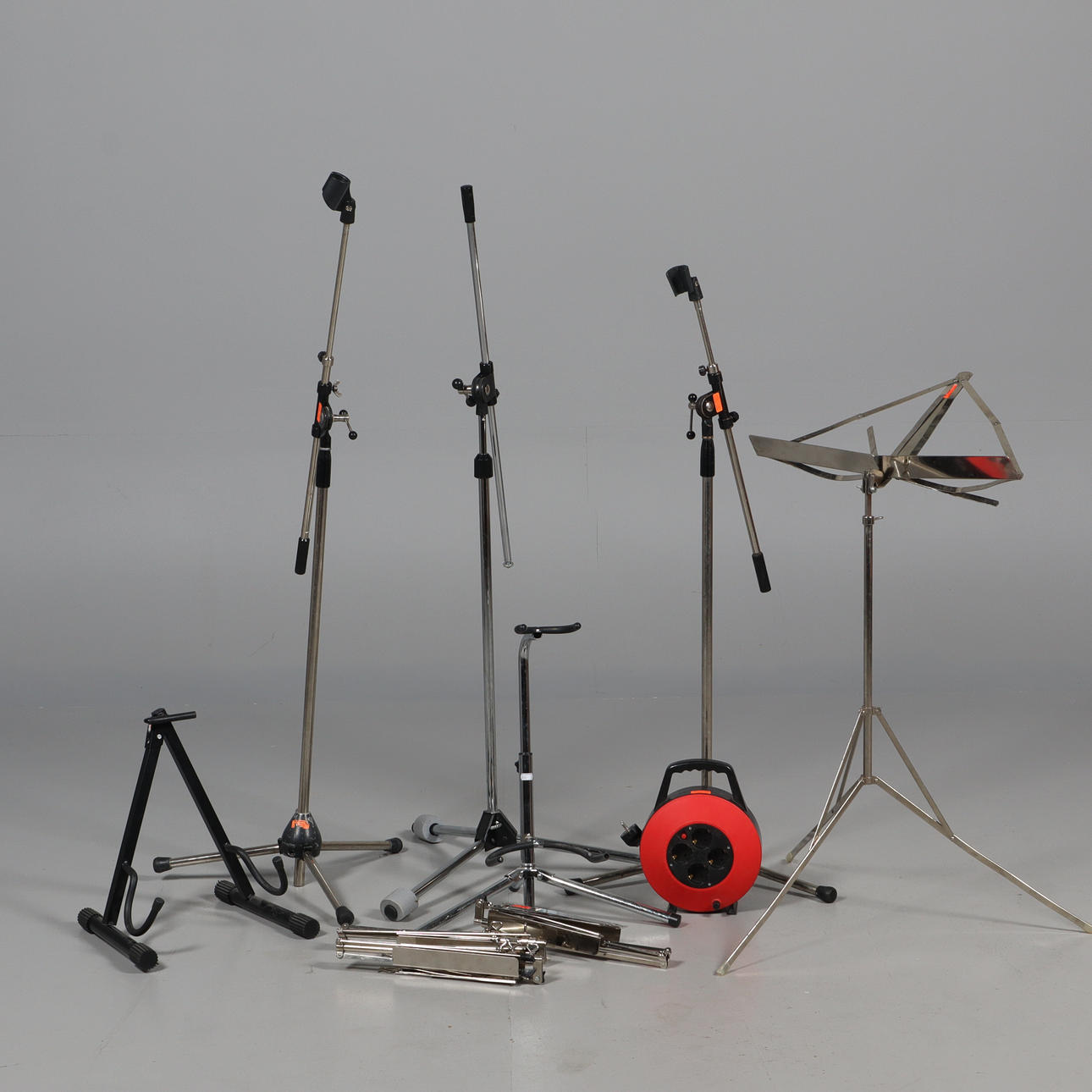 STUDIO/MUSIKUTRUSTNING, 19 delar.