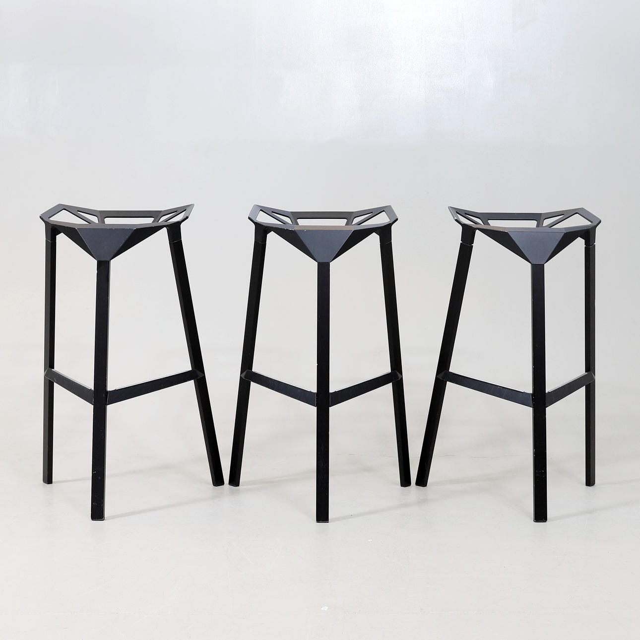 KONSTANTIN GRCIC. Barhocker, 3 Stück, "Stool One", Magis, Italien.