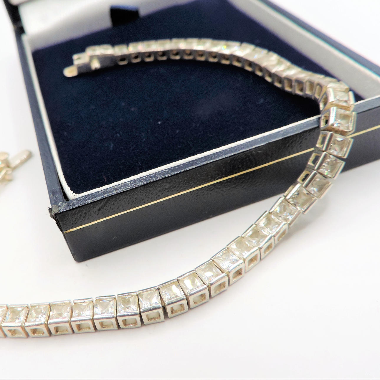 ÄDELSTEN SILVERARMBAND.