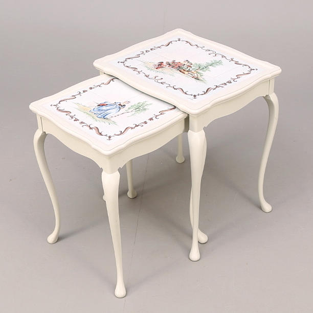 SATSBORD, 2 delar, rokokostil, skiva med kakel, 1900-talets senare del.