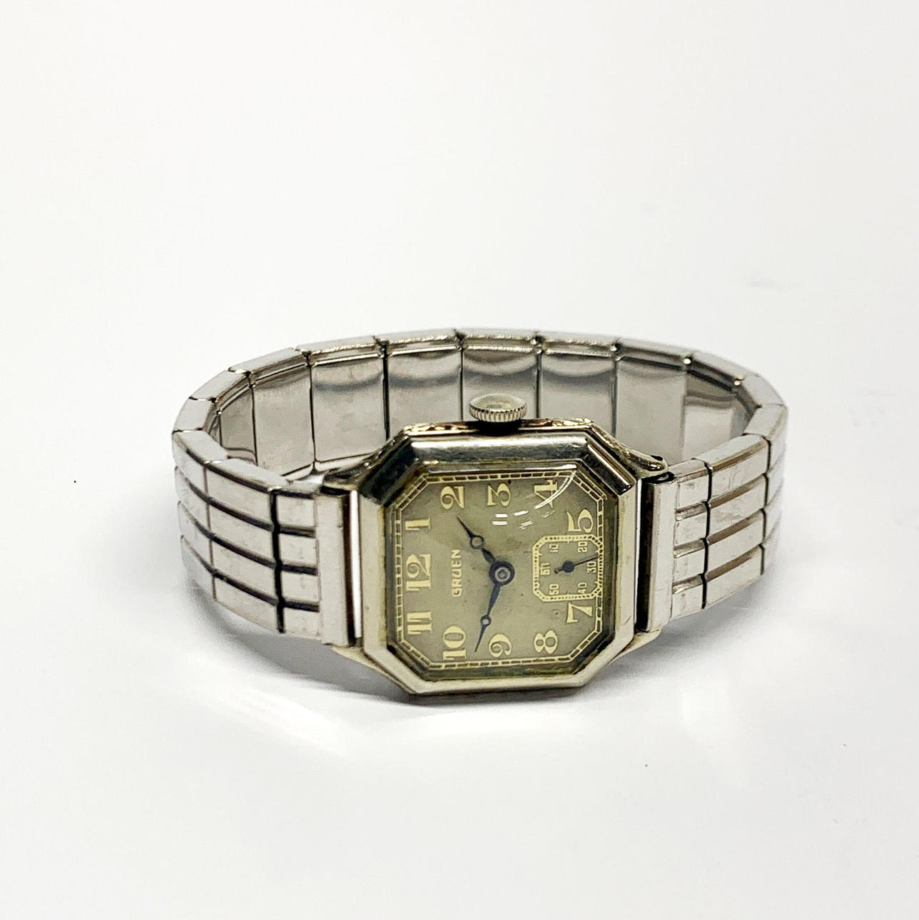 VINTAGE GRUEN WRISTWATCH.