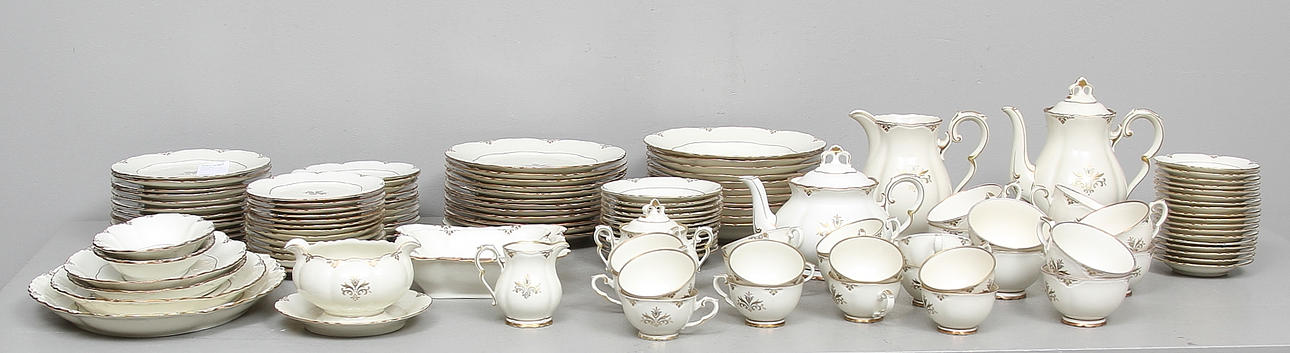 SERVISDELAR, 112 delar, "Royal", Gunnar Nylund, Lidköping.