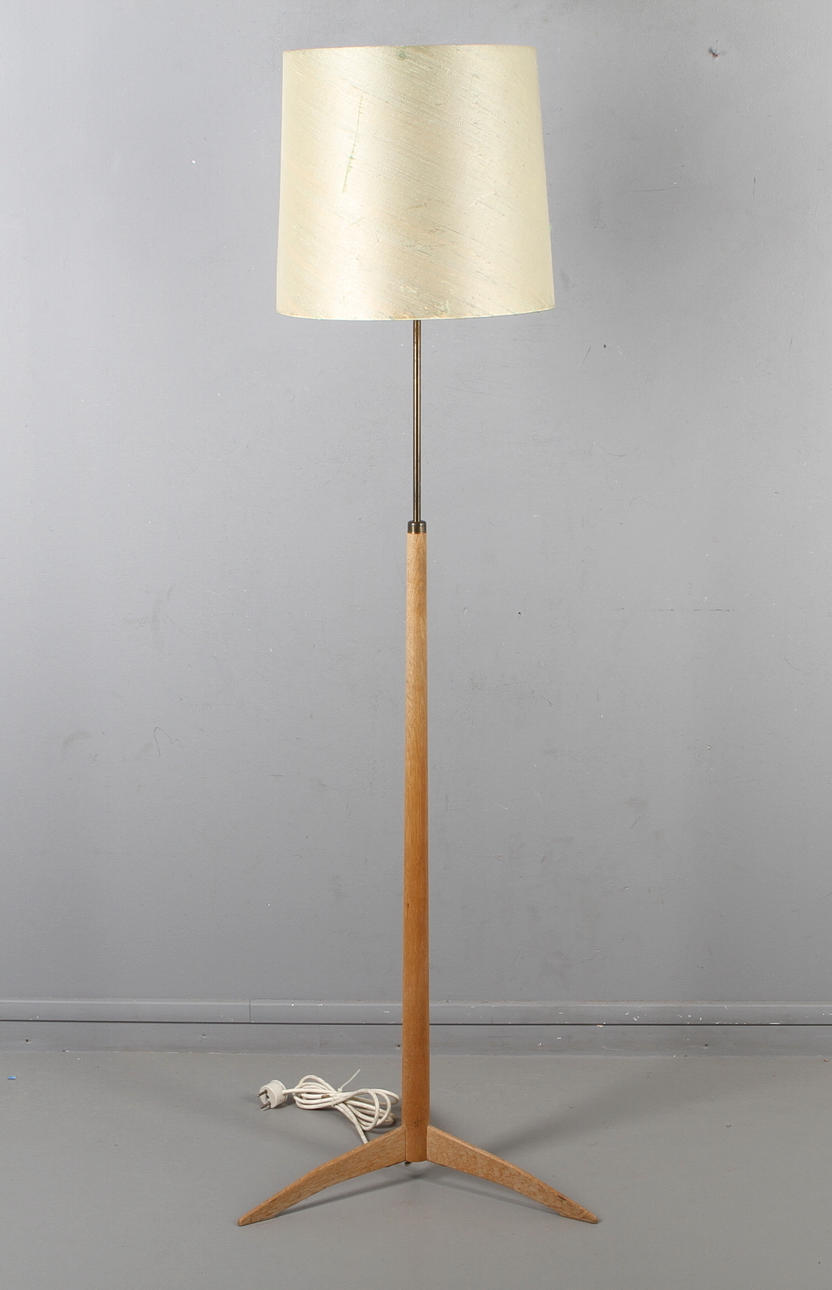 GOLVLAMPA, stomme trä, trol. Bergboms, 1900-tal.