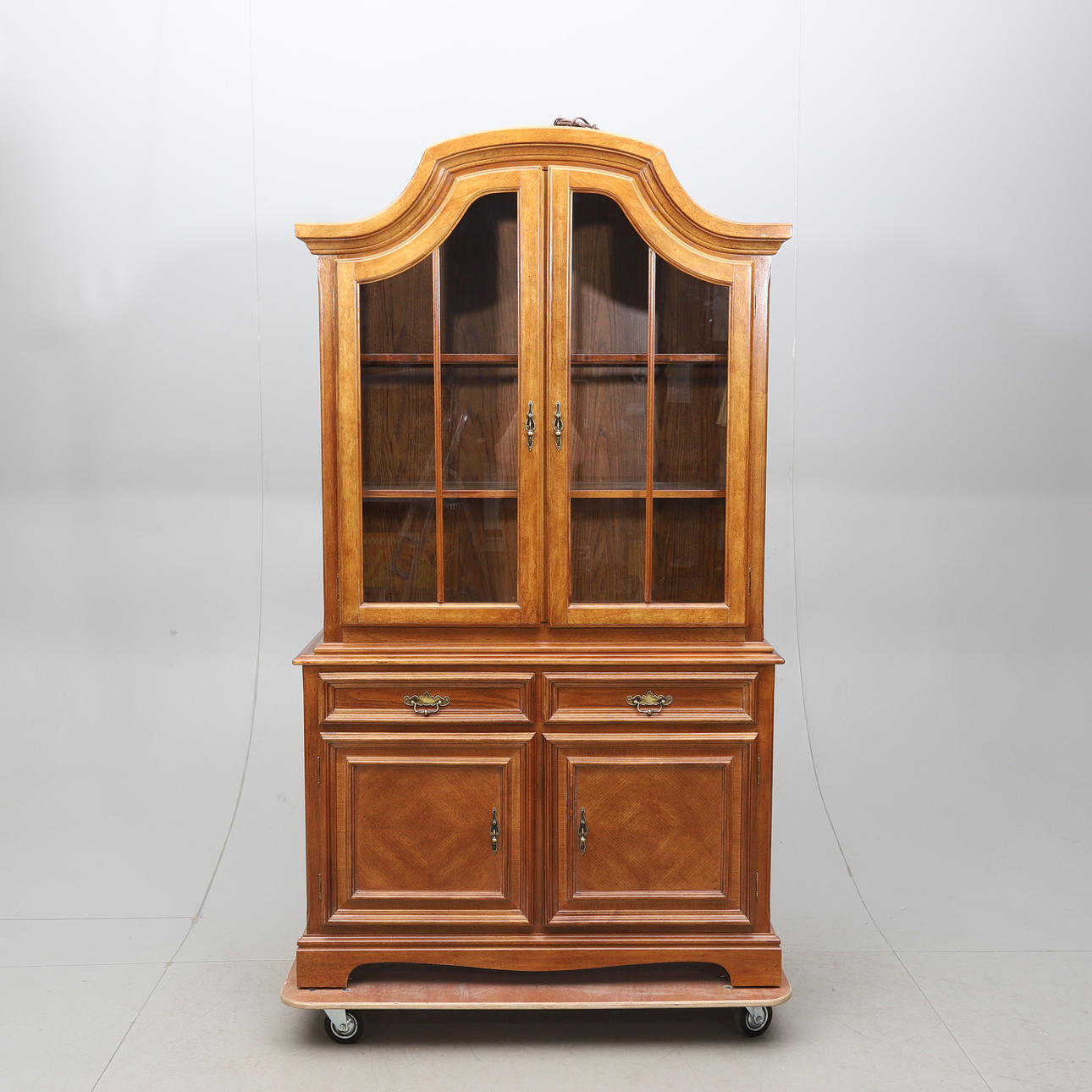 VITRINSKÅP, "Eton", 1900/2000-tal.