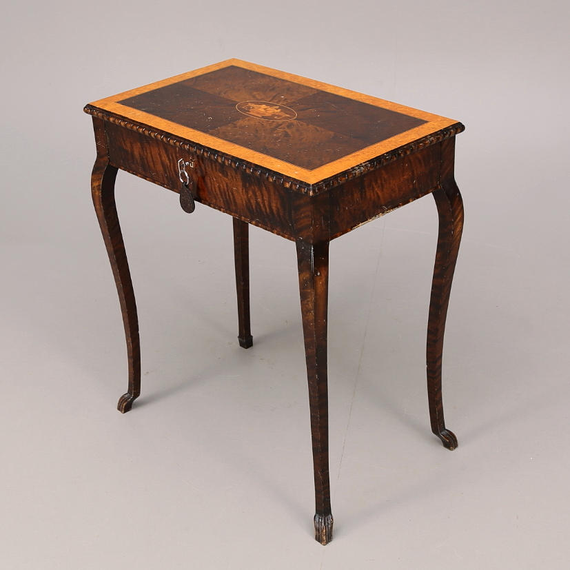 SYBORD, bonad björk, intarsiadekor, 1900-talets första hälft.