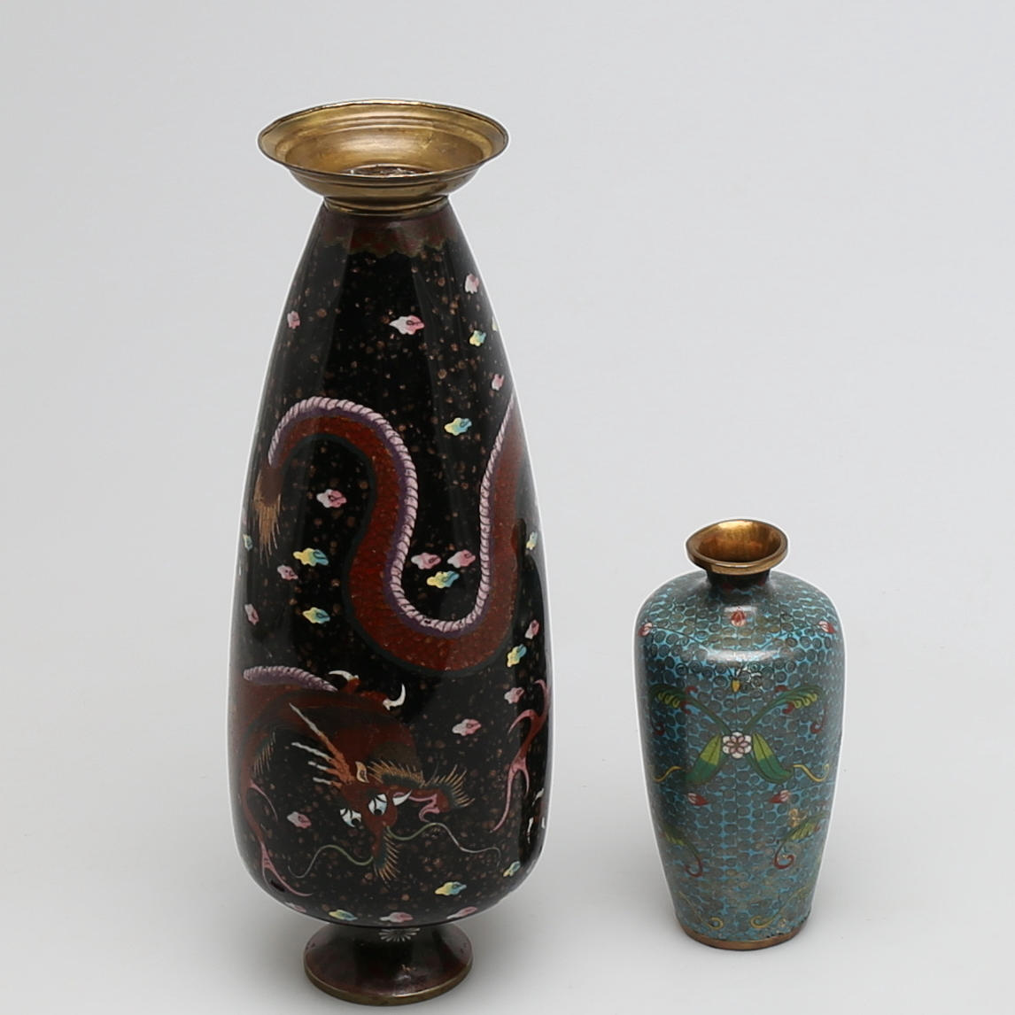 VASER i cloisonné, 2 st, orientaliska.