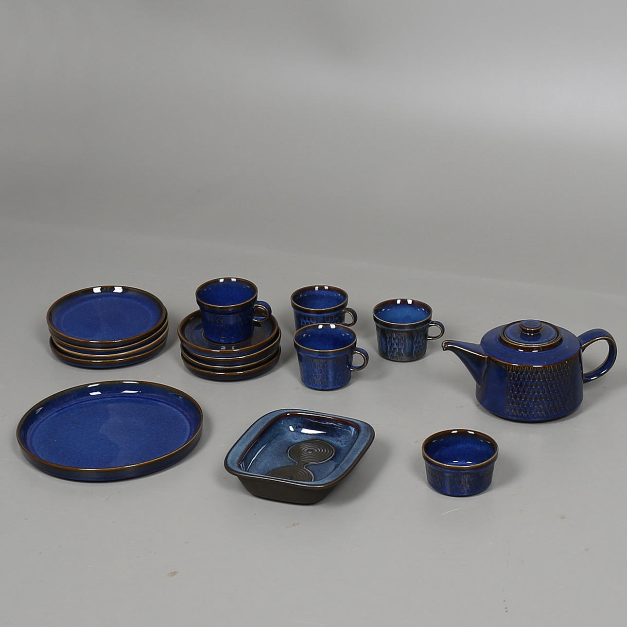 KAFFESERVIS i stengods, 15 delar, "Granit" Maria Philippi, Söholm Danmark, 1950-tal.