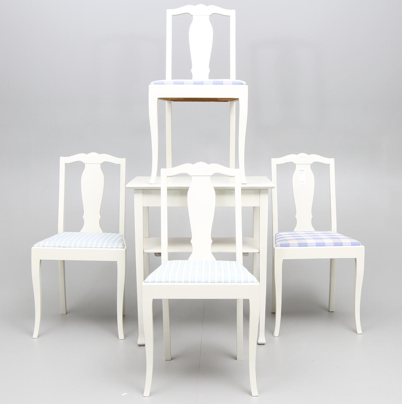 BORD vitmålat samt 4 stolar 1920-tal.