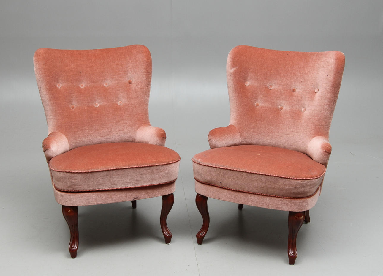 EMMAFÅTÖLJER, ett par, 1900-tal.