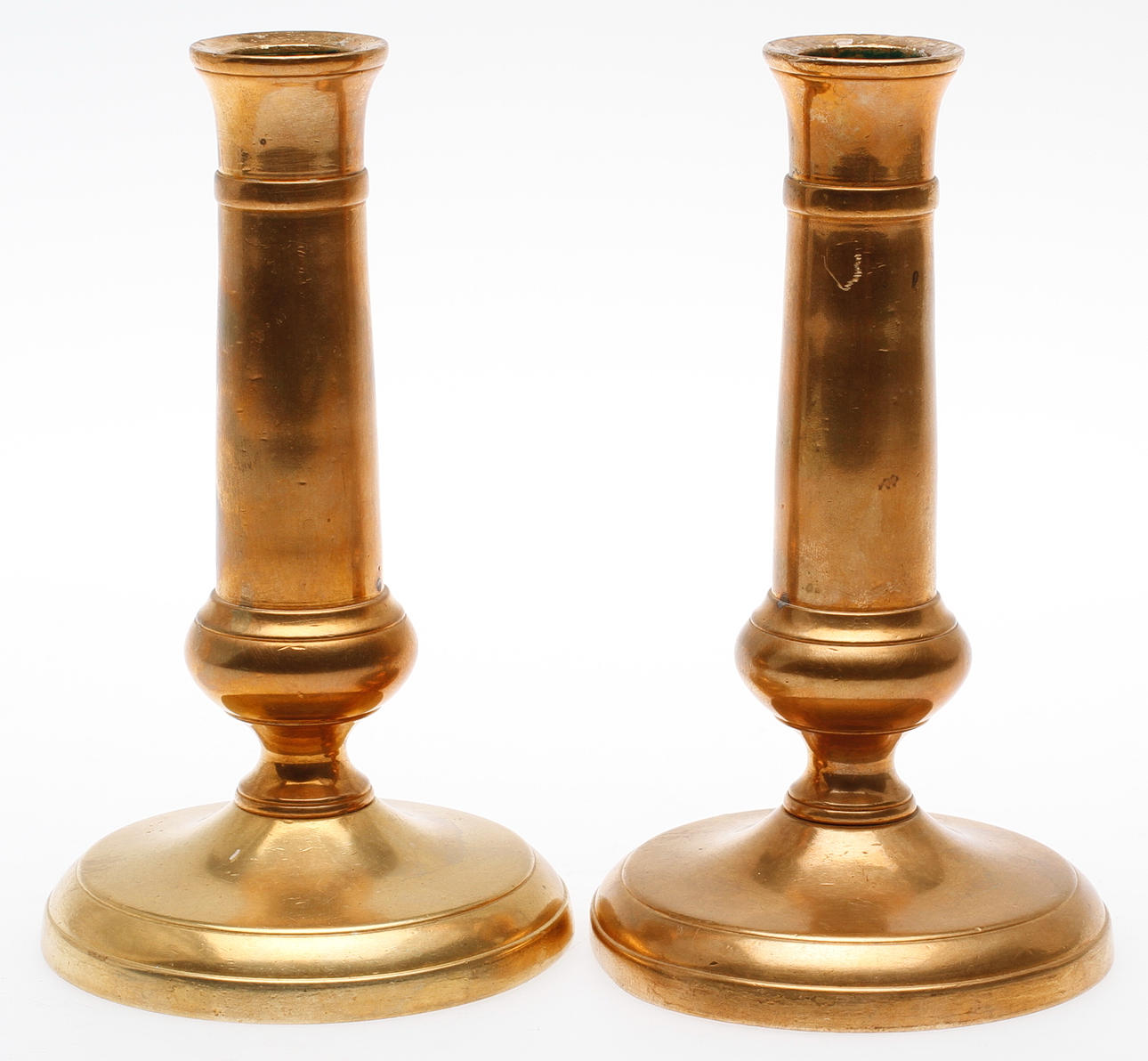 LJUSSTAKAR, ett par, mässing, Näfveqvarn, 1800-talets första hälft.