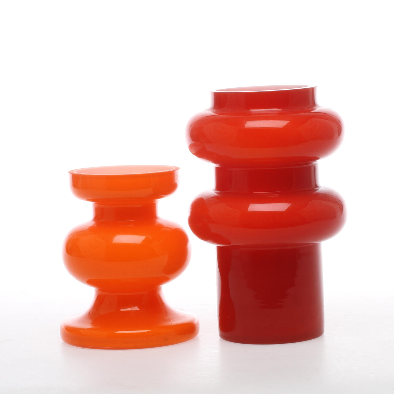 VASER, 2 st, glas, en del signerad P-O Ström.