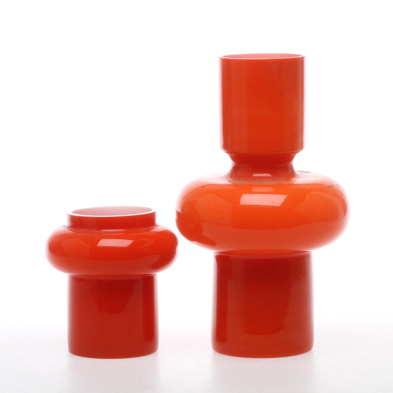 VASER, 2 st, glas, en del signerad P-O Ström.