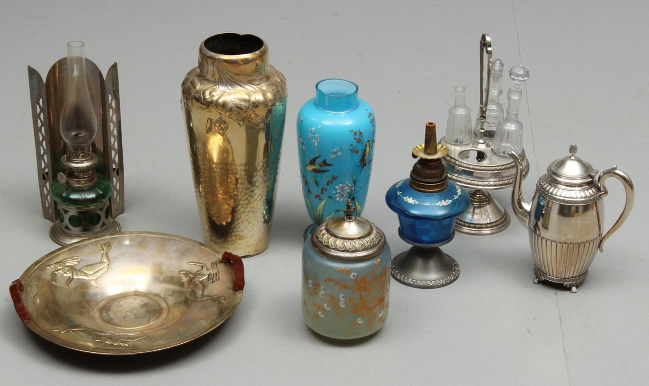 PARTI DIVERSE, bland annat fotogenlampa och vas nysilver.