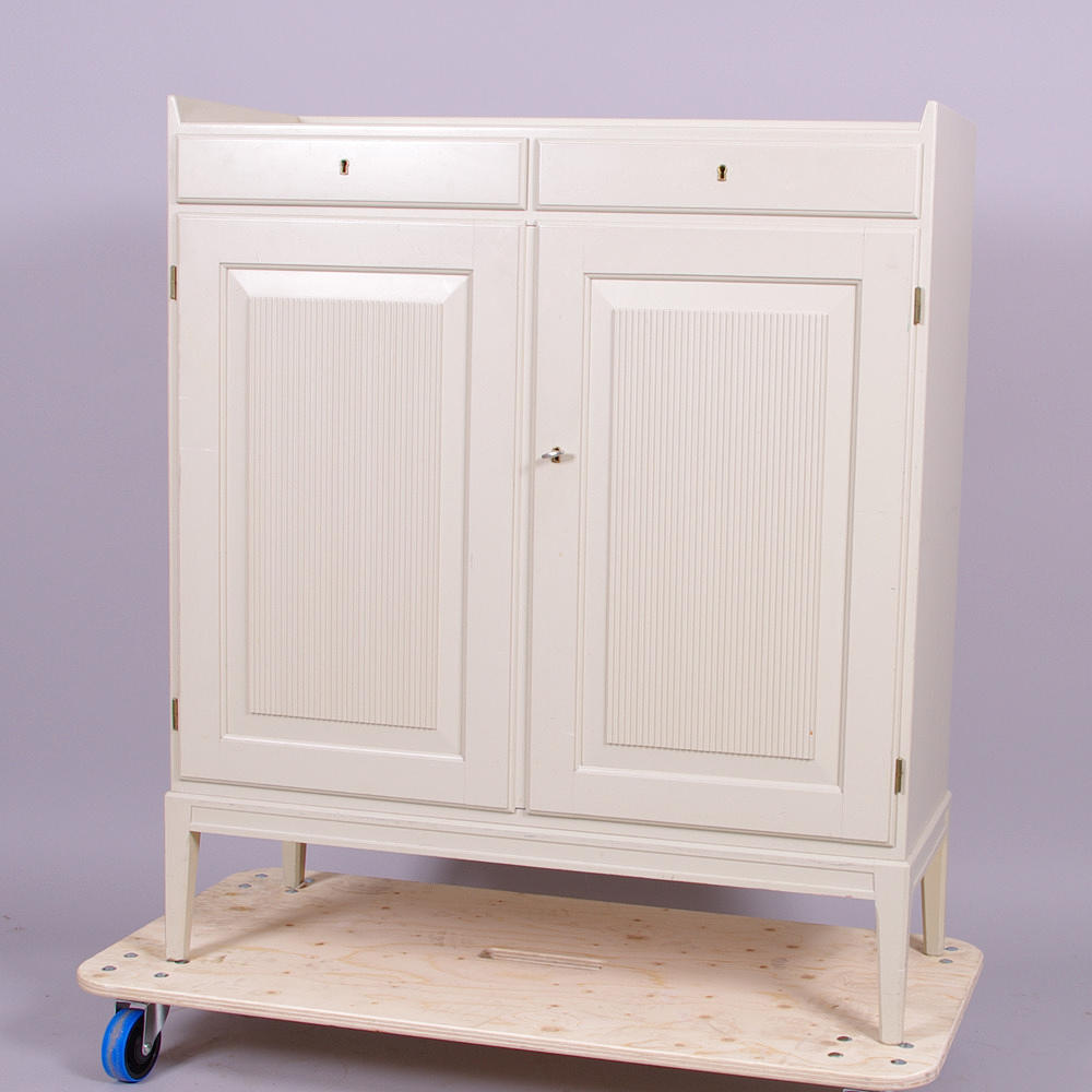 SKÄNK, gråmålad, Carl Malmstenstil, 1900-talets mitt.