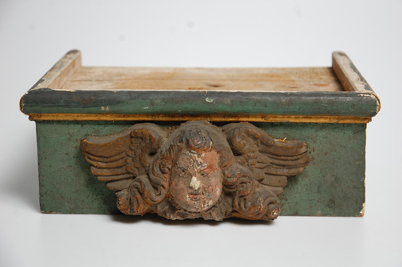 KRÖN MED ÄNGEL, 1800-talets första hälft.