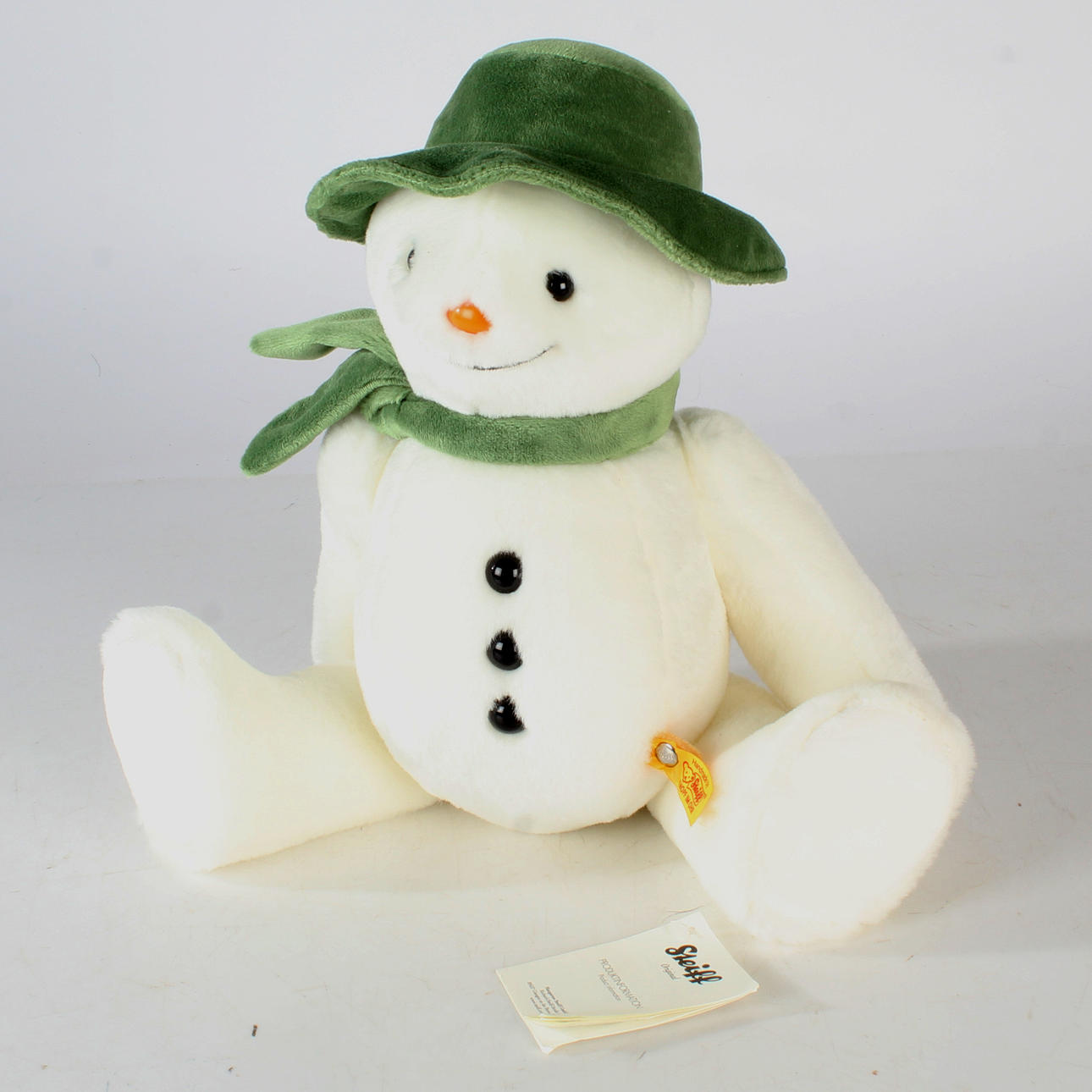 STEIFF SNOWMAN WITH BUTTON AND LABEL.