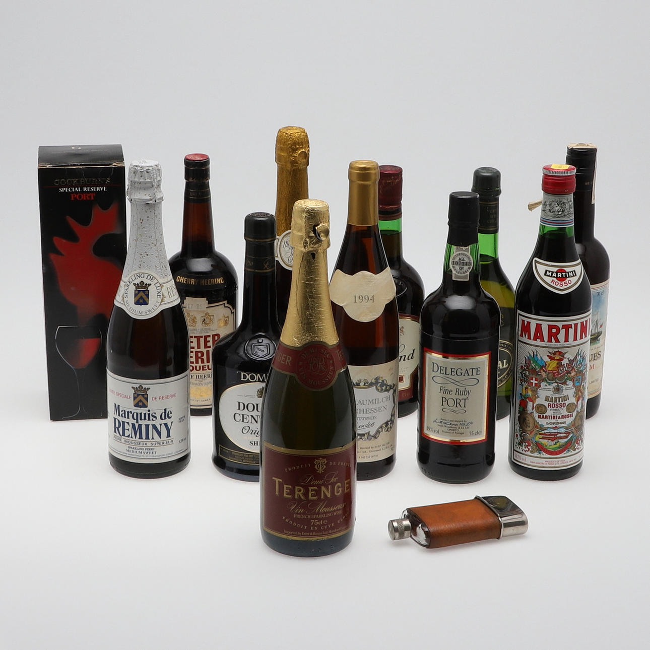 EN MÄNGD ALKOHOL PÅ FLASKA.