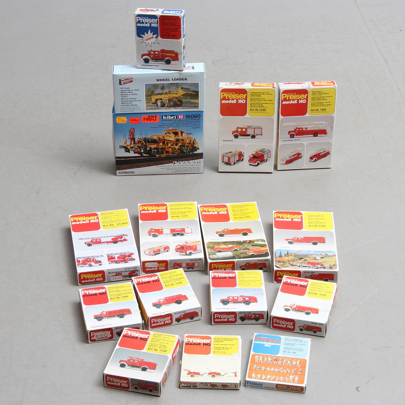 BYGGSATSER mest PREISER och KIBRI. Cirka 16 stycken. Originalkartonger.