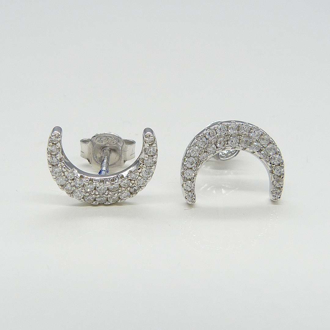 MONDFÖRMIGE OHRSTECKER.