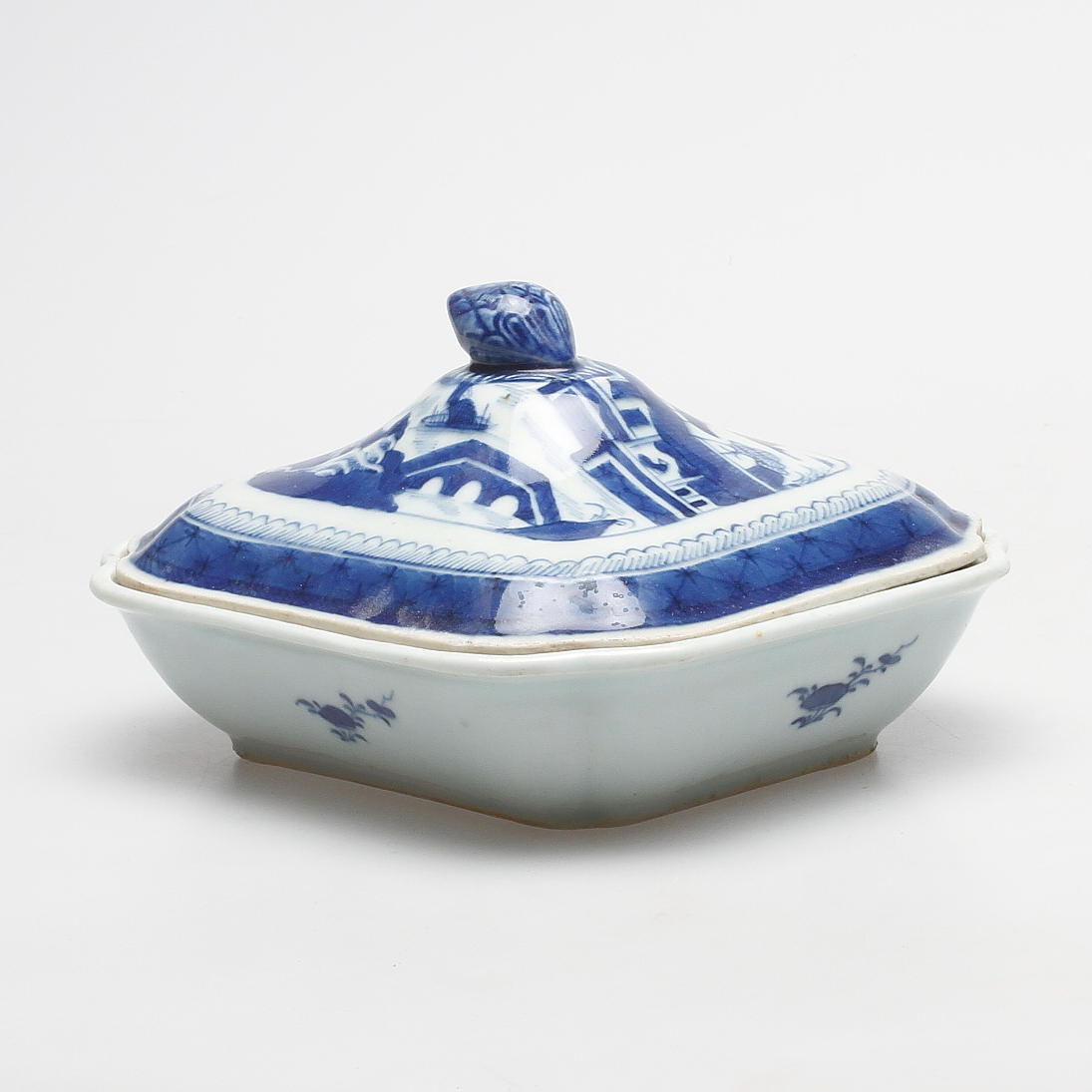 KAROTT MED LOCK, porslin, Kina.