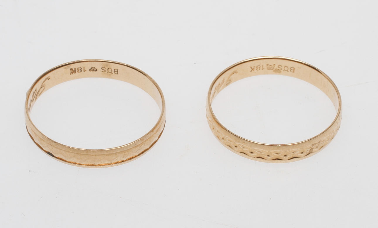 RINGAR, 2 st, 18k guld, vikt ca 3,4 gr.