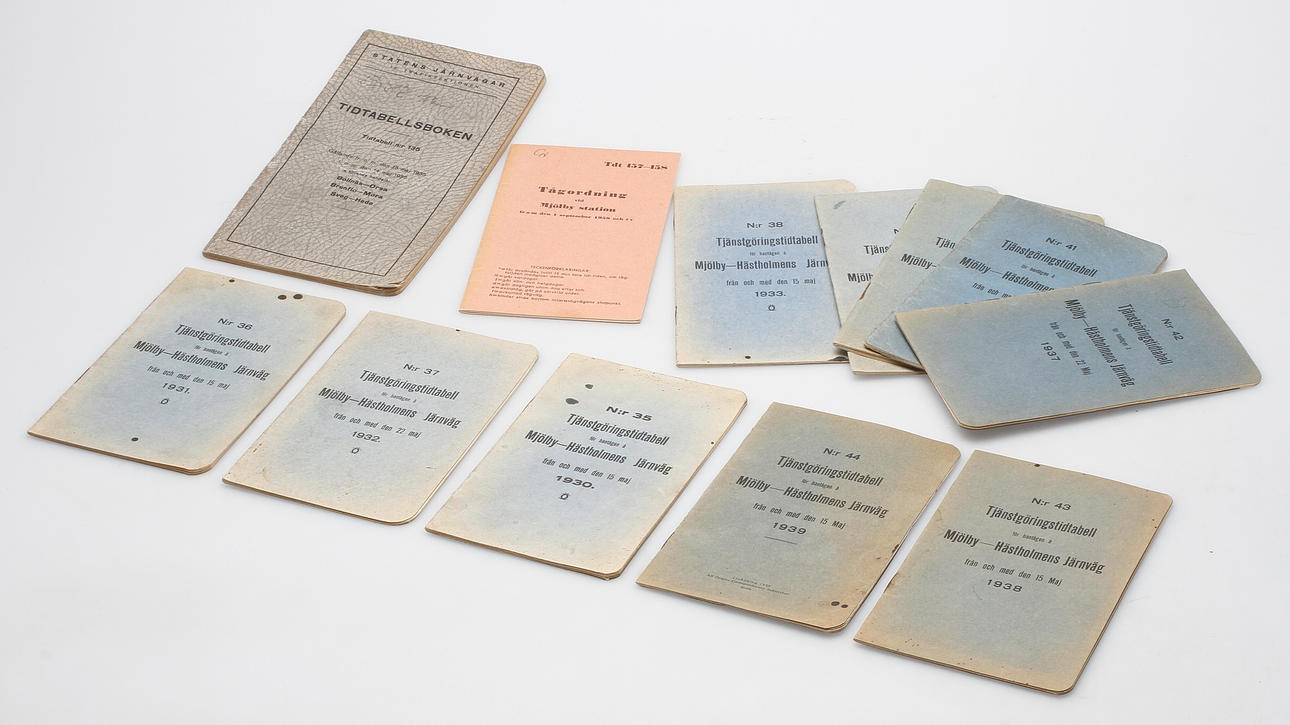 TÅGTIDTABELLER, 12 st, 1931-1958.