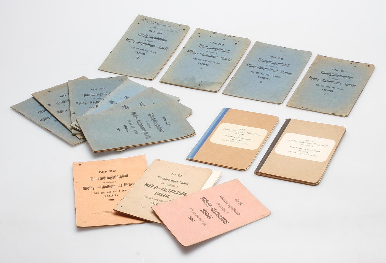 TÅGTIDTABELLER, 16 st, 1921-1929.