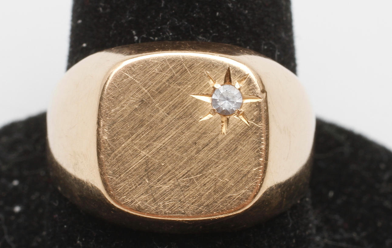 KLACKRING, 18k guld, vikt ca 5 gr.