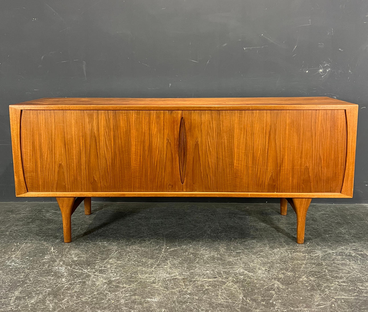 HENNING KJAERNULF. SIDEBOARD.