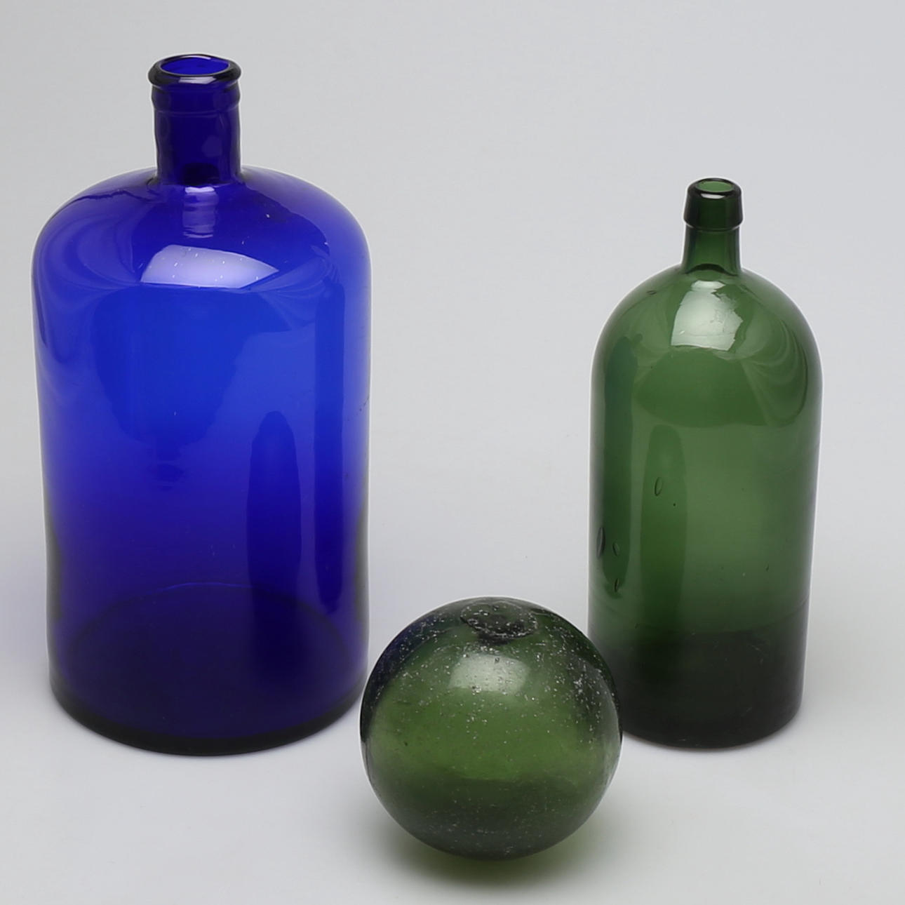 PARTI GLAS, 3 delar, två flaskor samt flöte.