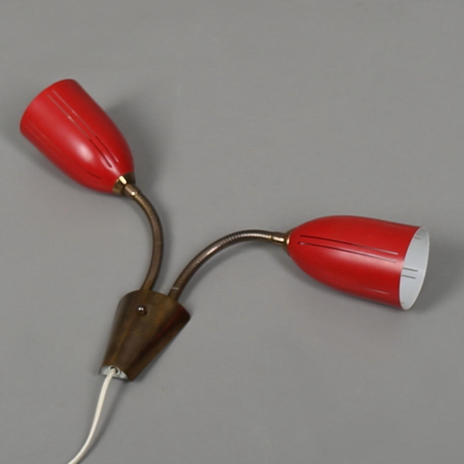VÄGGLAMPA i metall, tvåarmad, rödlackerad, 1900-talets andra hälft.