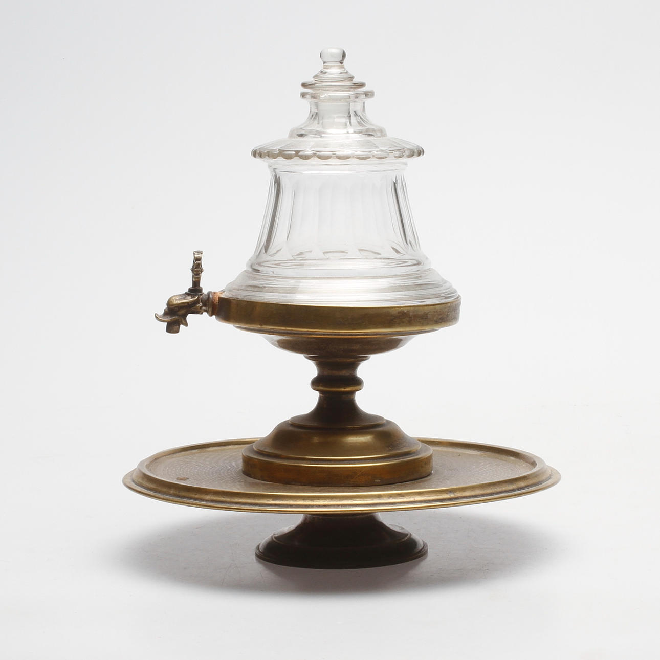 VINBEHÅLLARE med tapp, glas och metall, 1900-tal.