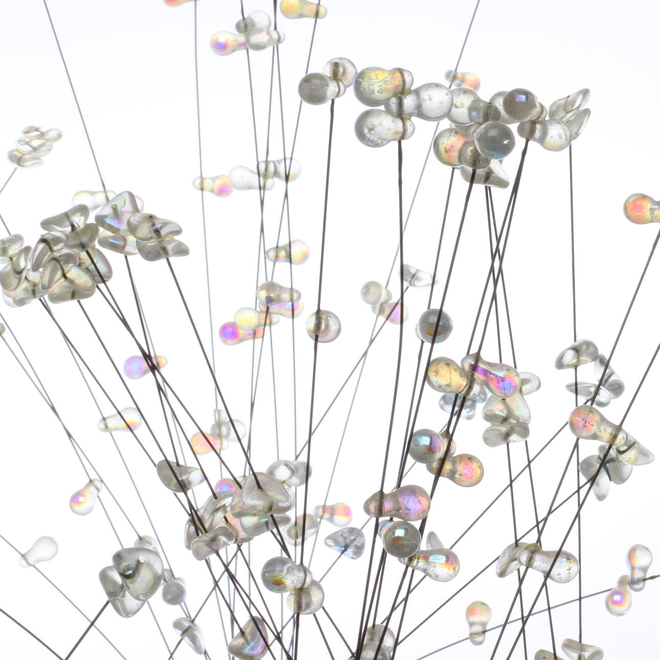 CHAMPAGNEBRUS, 9 st, varav sex stycken med glas fot, 1900-talets andra hälft.