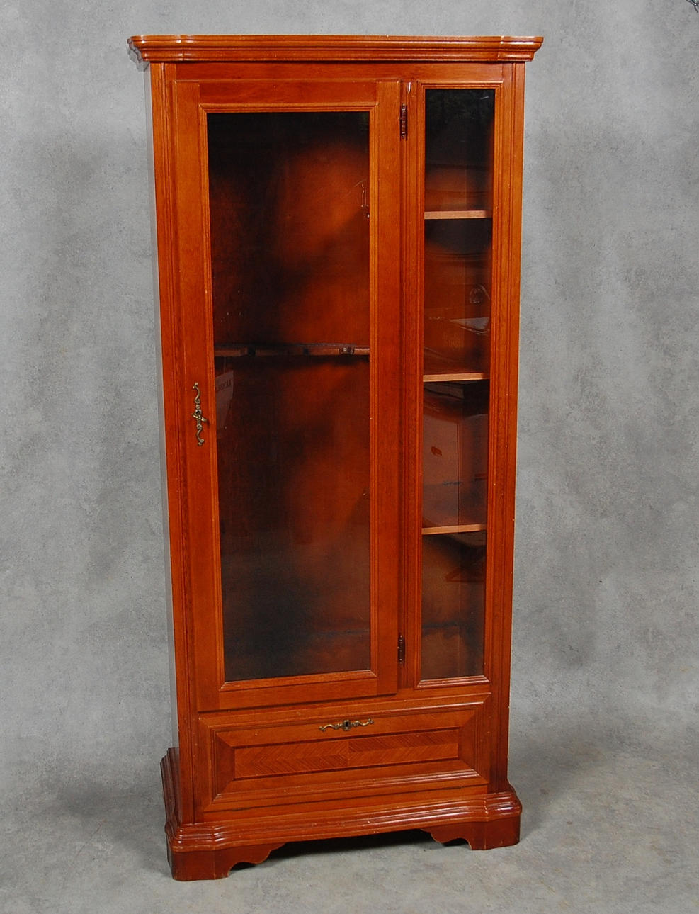 VAPENSKÅP, för licensfria vapen, 1900-tal.