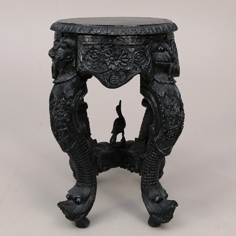 BLOMBORD, träskuren dekor, Asien, 1900-talets senare del.