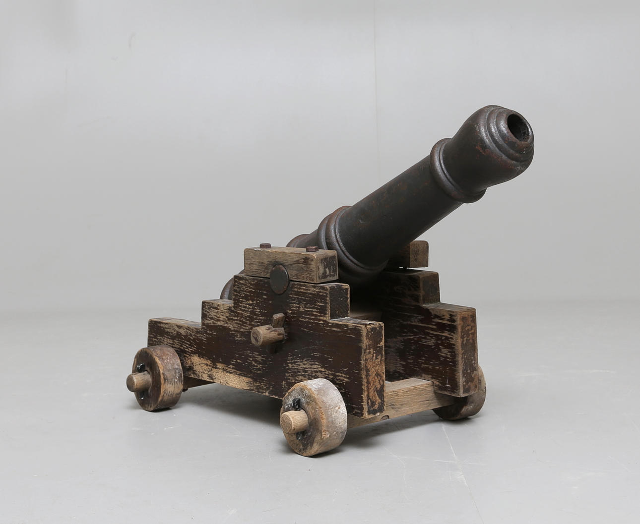 SALUTKANON med lavett, 18/1900-tal.