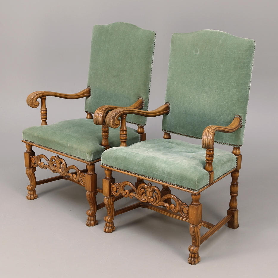 KARMSTOLAR ett par, barockstil, ek, 1900-talets första hälft.