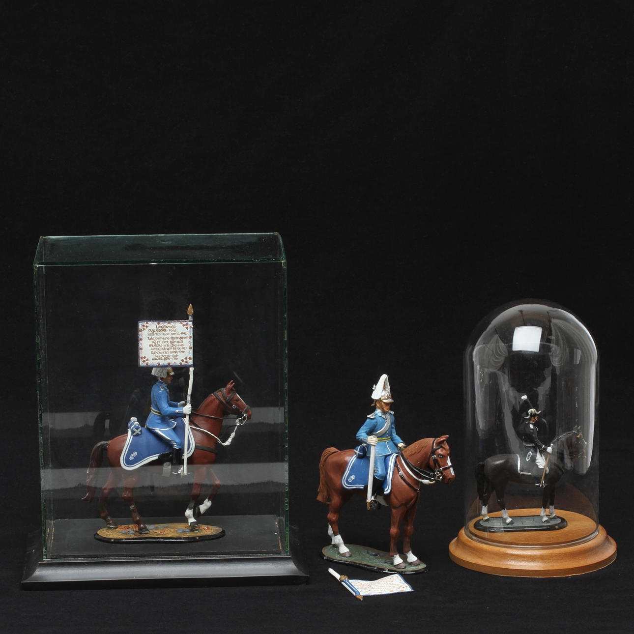 FIGURINER; 3 st, 1900-talet slut.