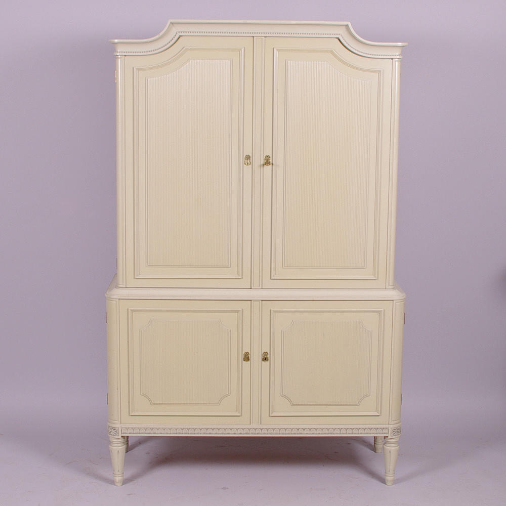 MATSALSSKÅP, gråmålat, gustaviansk stil, 1900-tal.