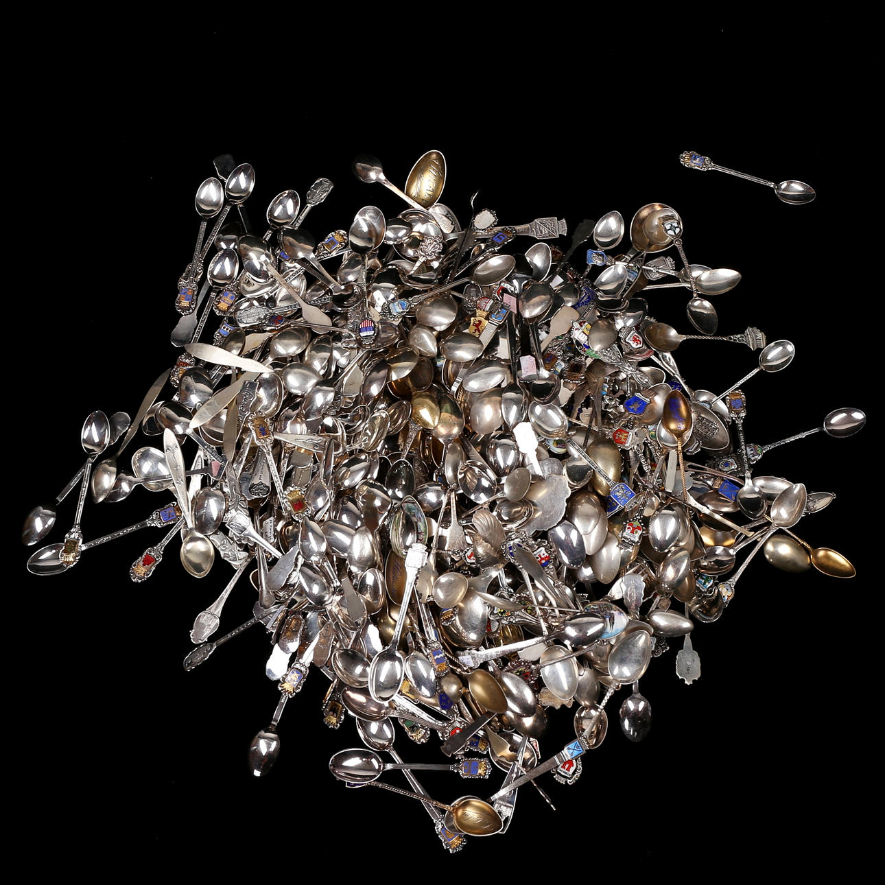 SOUVENIR SPOONS, silver, total weight approx. 4800 grams.