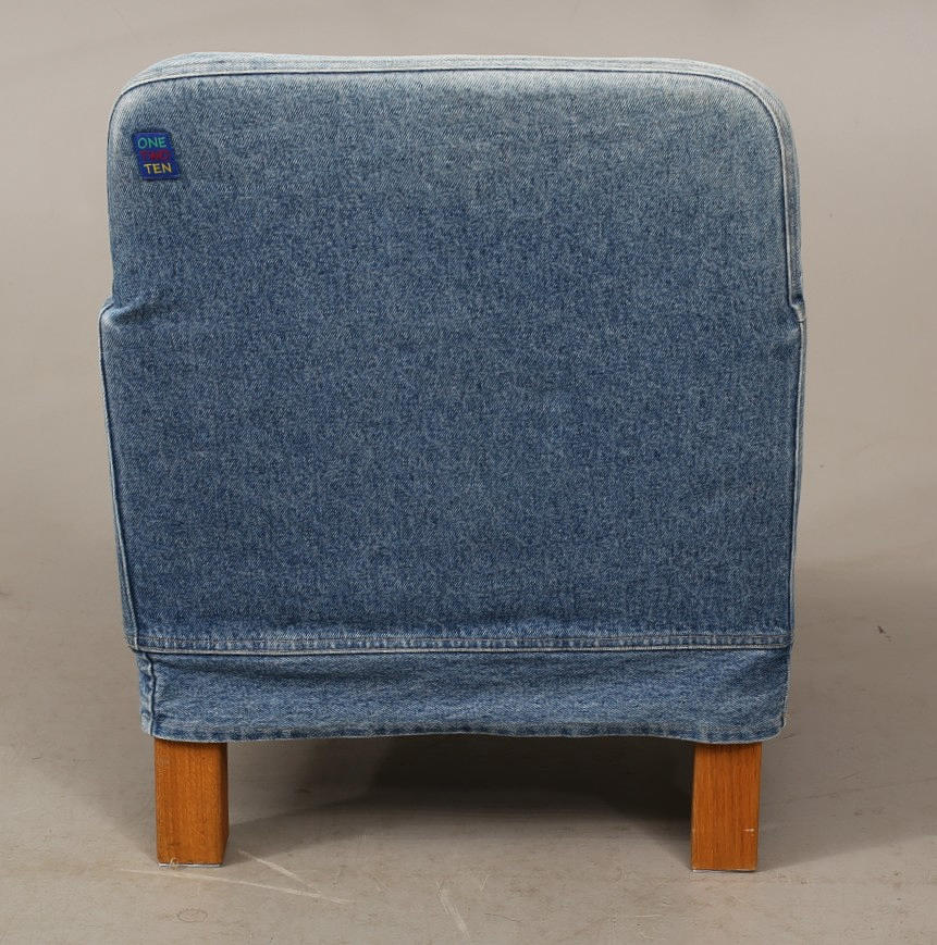 BARNFÅTÖLJ, klädd i jeanstyg, one two, ten.