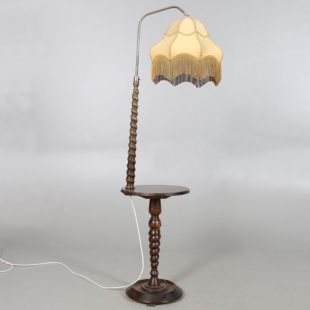 GOLVLAMPA med BORD, trä samt krom, 1920/30-tal.