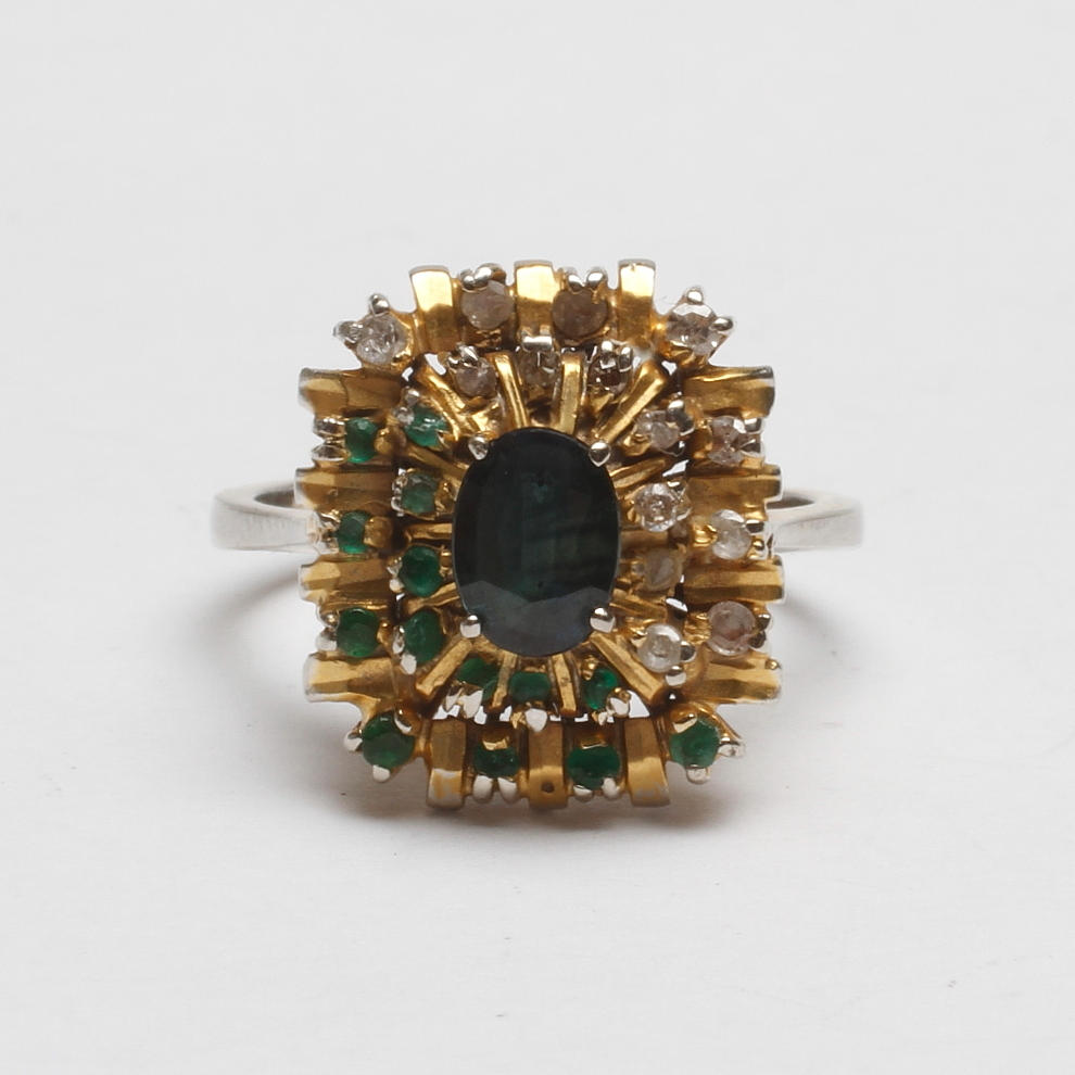 RING, 18k guld med stenar, total vikt ca. 6,3 gram.