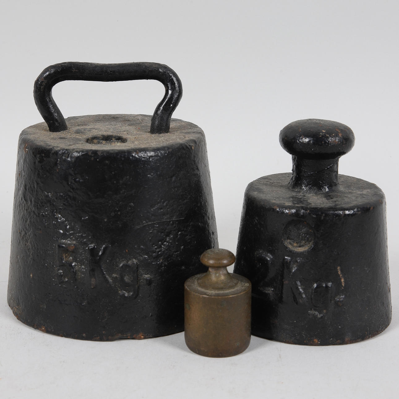 VIKTER för våg, 3 st, krönta, 2 hg - 5 kg.