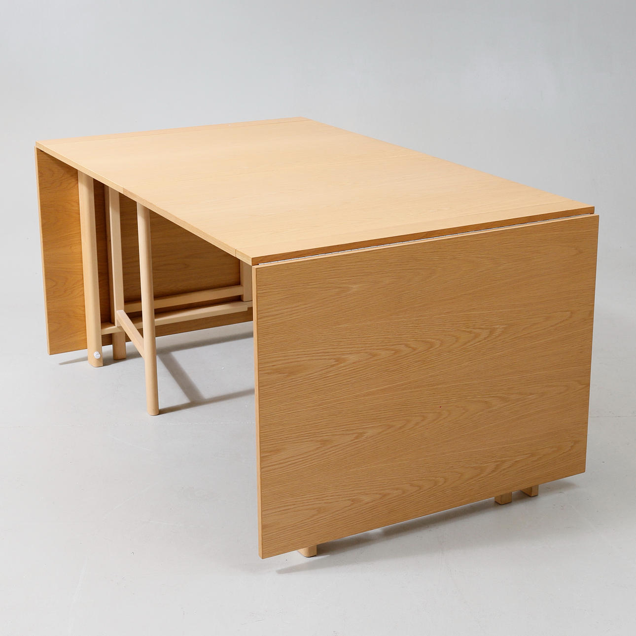 BRUNO MATHSSON. Percussion table, "Maria Flap", oak and birch, Bruno Mathsson International, Värnamo.