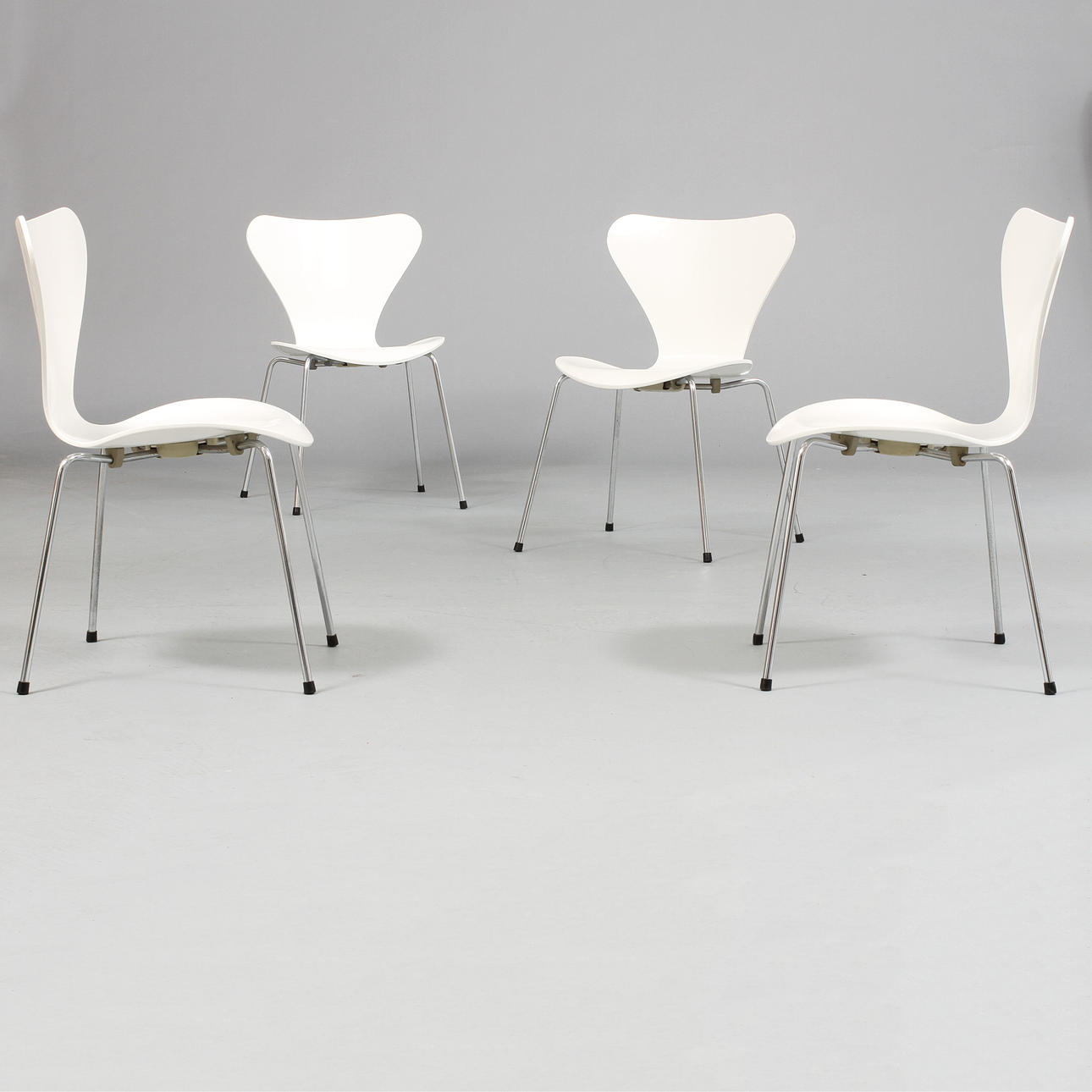 STOLAR, 4 st, "Sjuan", Arne Jacobsen för Fritz Hansen, Danmark.