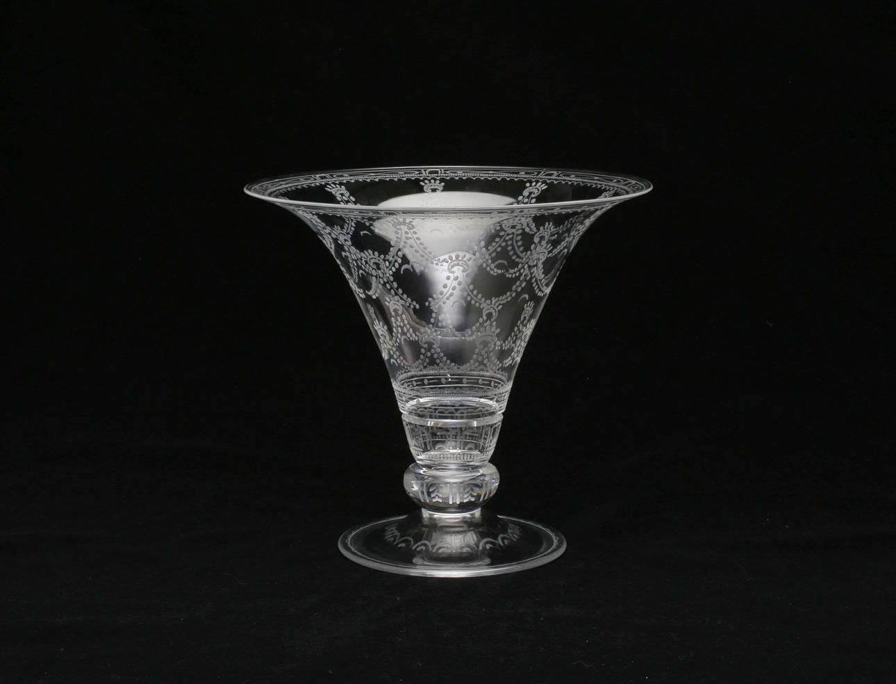 GLASPOKAL, Kosta, signerad.