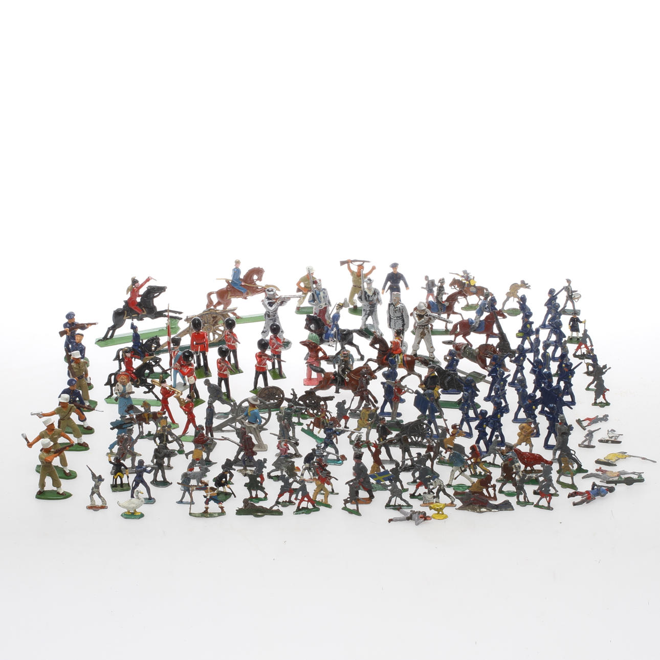 FIGURER i tenn, plast och aluminium. Över 100 stycken.